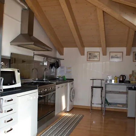 شقة Stupenda Mansarda Con Balcone كومو