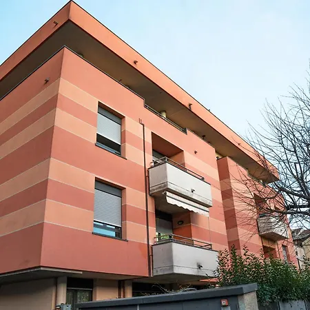 Stupenda Mansarda Con Balcone 아파트 *