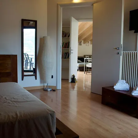 Διαμέρισμα Stupenda Mansarda Con Balcone