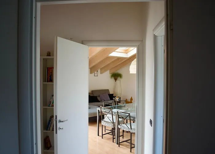 Stupenda Mansarda Con Balcone Apartamento Como