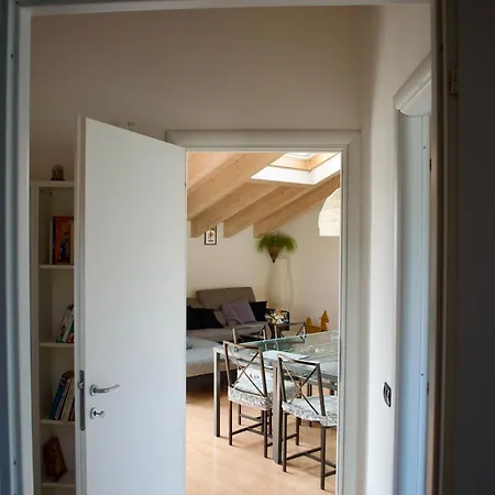 Stupenda Mansarda Con Balcone Apartamento Como